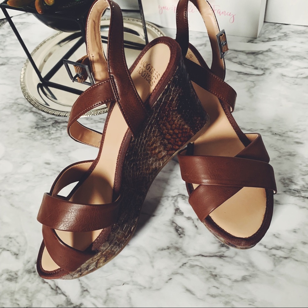 🎉SALE🎉 Mootsies Tootsies snakeskin brown wedges